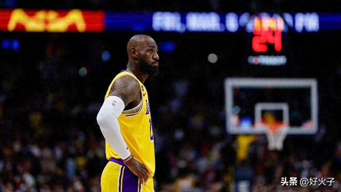 勒布朗·詹姆斯被比作乔丹 适应湖人第三进攻角