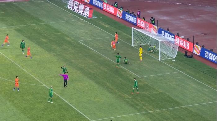 山东泰山力克浙江队实现足协杯三连冠创历史