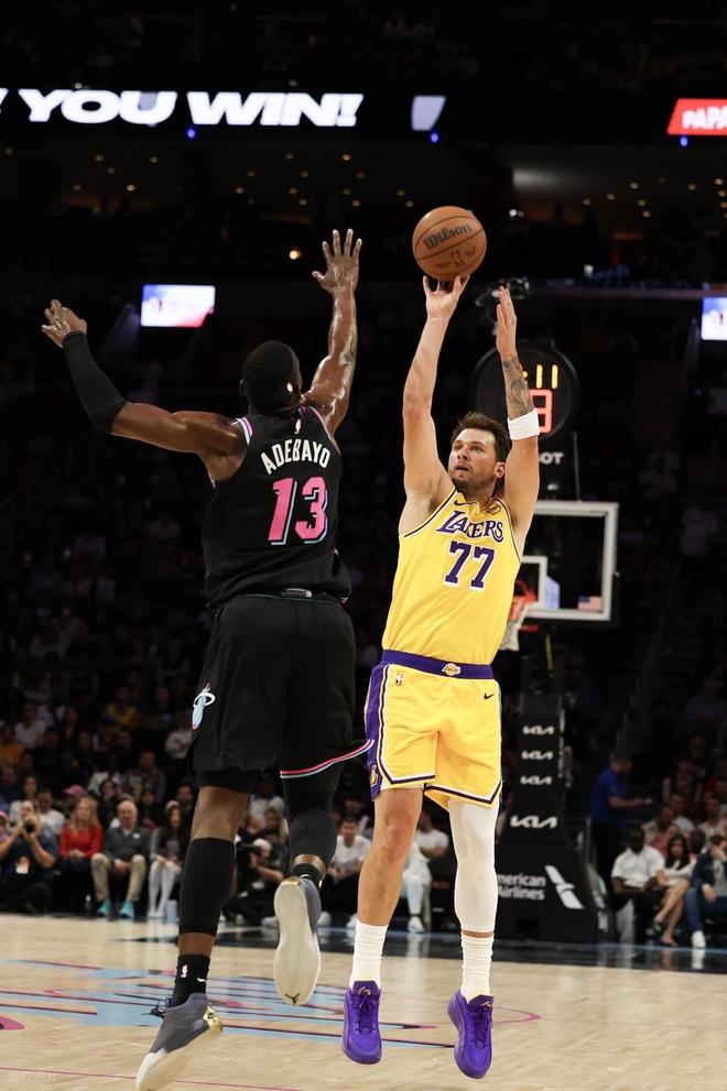 东契奇60分+詹姆斯三双！湖人掀翻热火迎七连胜