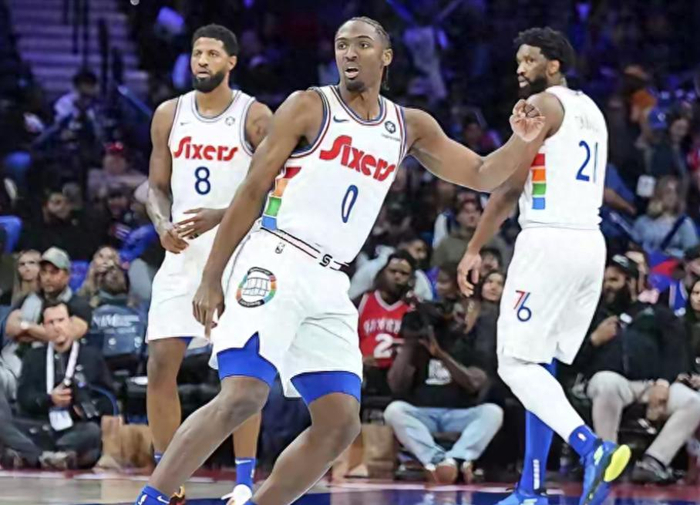 76人三巨头缺阵埃奇库姆扛起球队进攻火力