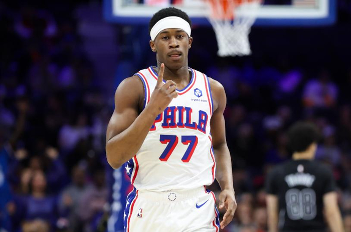 76人三巨头缺阵埃奇库姆扛起球队进攻火力