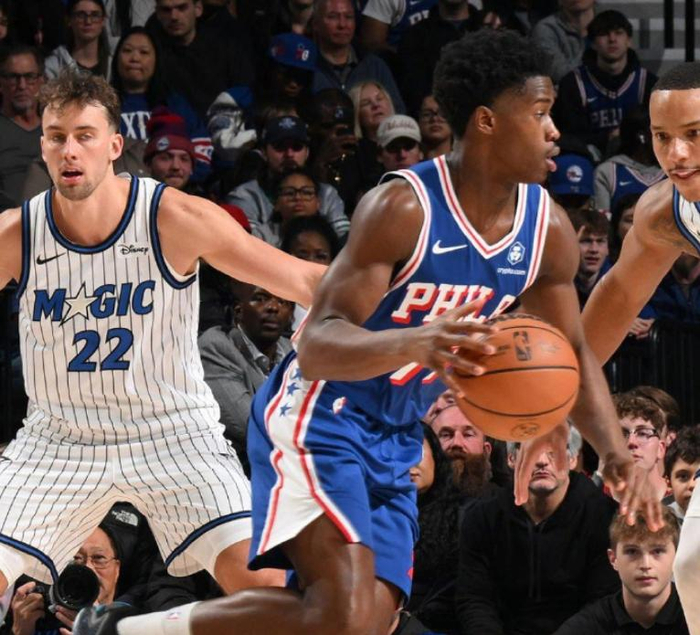 76人三巨头缺阵埃奇库姆扛起球队进攻火力