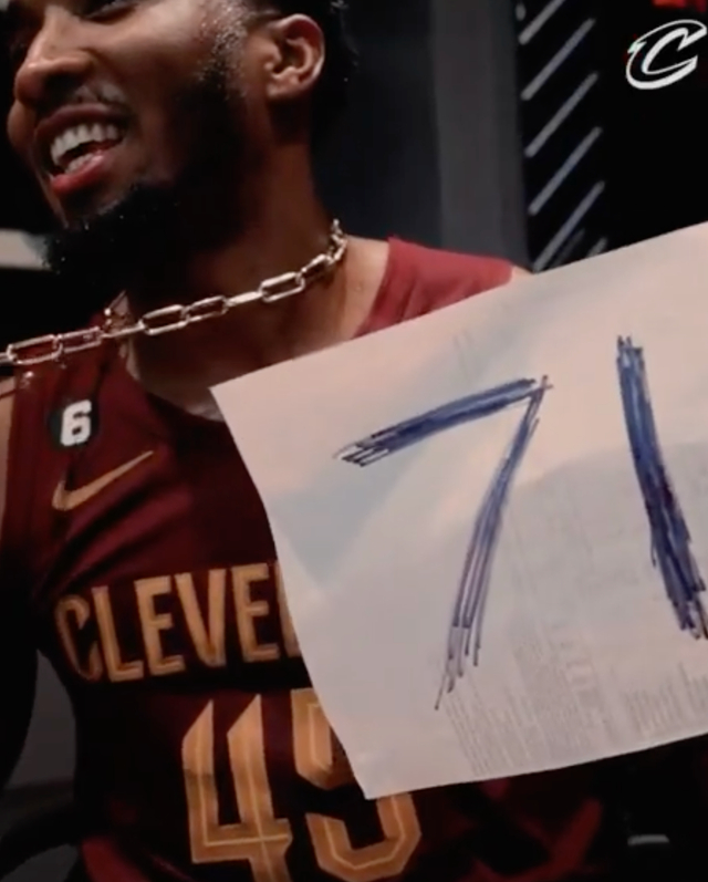 米切尔带伤砍19+8助骑士力克雄鹿