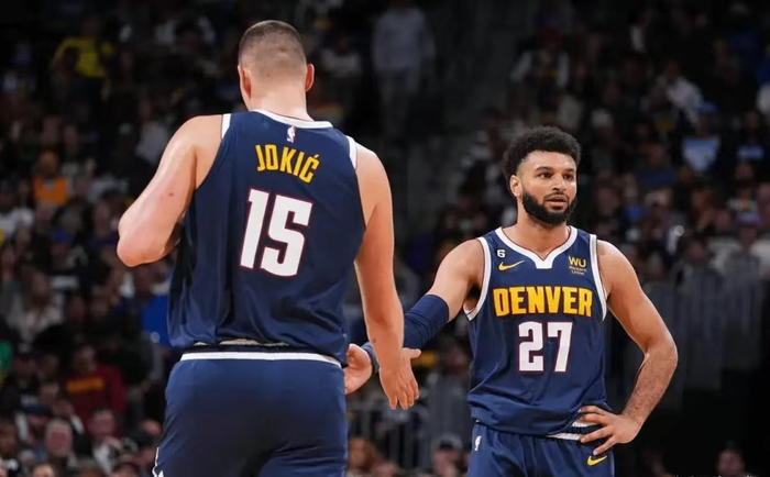 约基奇40+13助攻0失误掀翻马刺终结11连胜