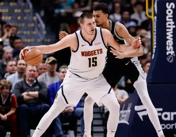 约基奇40+13助攻0失误掀翻马刺终结11连胜