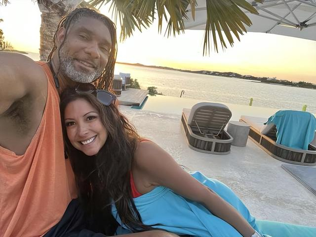 邓肯度假照曝光：低调生活引热议，家庭幸福引