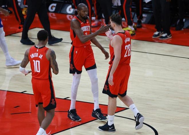 NBA季后赛G2雷霆力克太阳迎2-0领先 杰伦伤退成最